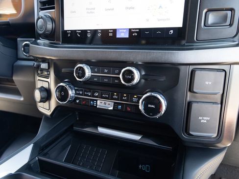 Used 2024 Ford F350 Platinum image 32