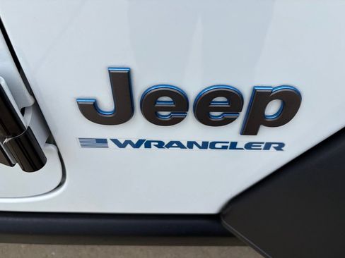 Used 2023 Jeep Wrangler Unlimited w/ Cold Weather Group AWD/4WD image 31