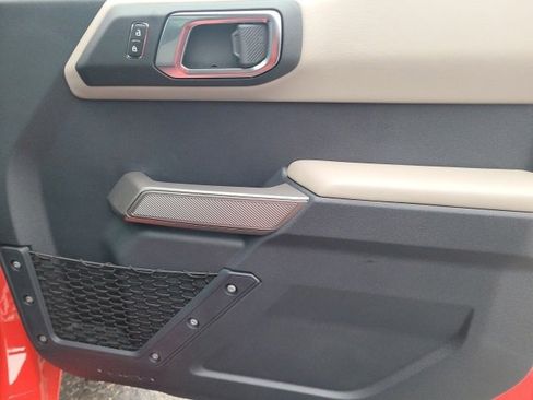 Used 2023 Ford Bronco Wildtrak image 28