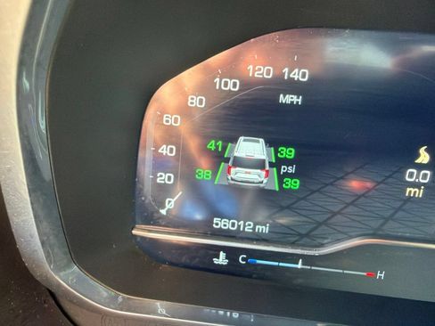 Used 2024 GMC Yukon XL AT4 w/ Technology Package AWD/4WD image 13
