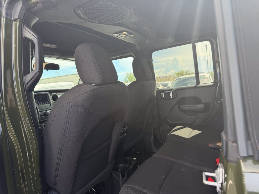 Used 2022 Jeep Wrangler Unlimited Sport AWD/4WD image 6
