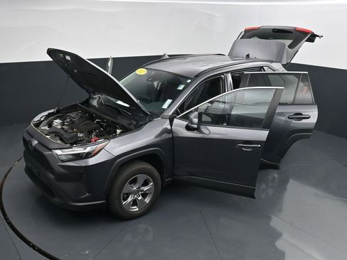 Used 2022 Toyota RAV4 XLE AWD/4WD image 40