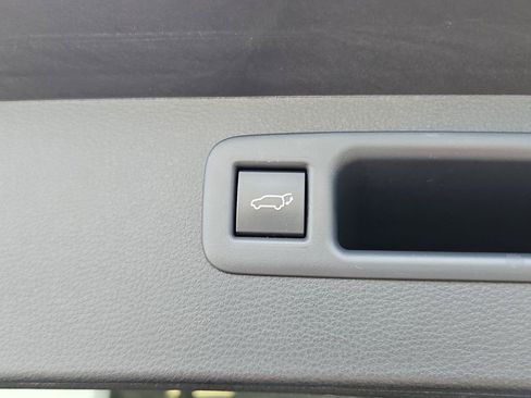 Used 2023 Toyota Highlander XLE image 38