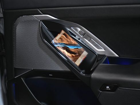 Used 2025 BMW 740i image 25