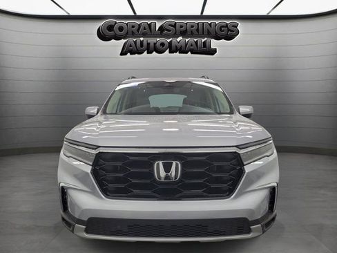 Used 2025 Honda Pilot Touring image 2