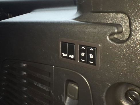 Used 2019 Chevrolet Suburban Premier image 14