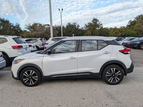 Used 2019 Nissan Kicks SR w/ SR Premium Package image 4
