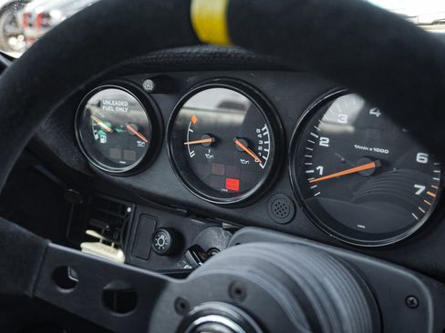 Used 1990 Porsche 911 Carrera RWD image 23