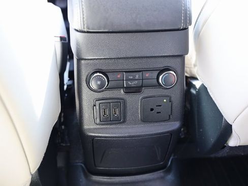 Used 2018 Ford Explorer Platinum image 30