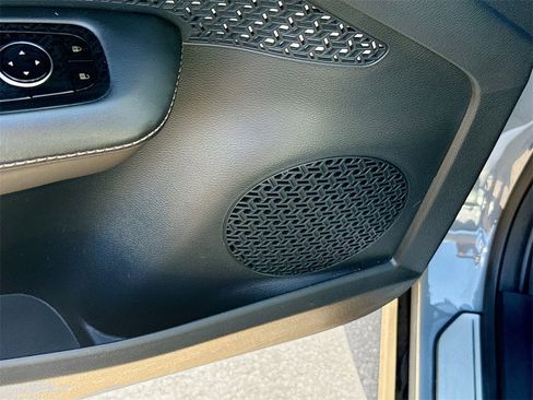 Used 2023 Nissan Ariya FWD image 20