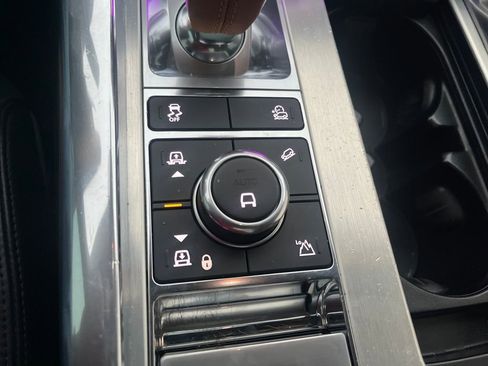 Used 2019 Land Rover Range Rover Sport SVR image 33