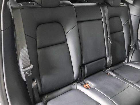 Used 2022 Tesla Model Y Long Range image 40