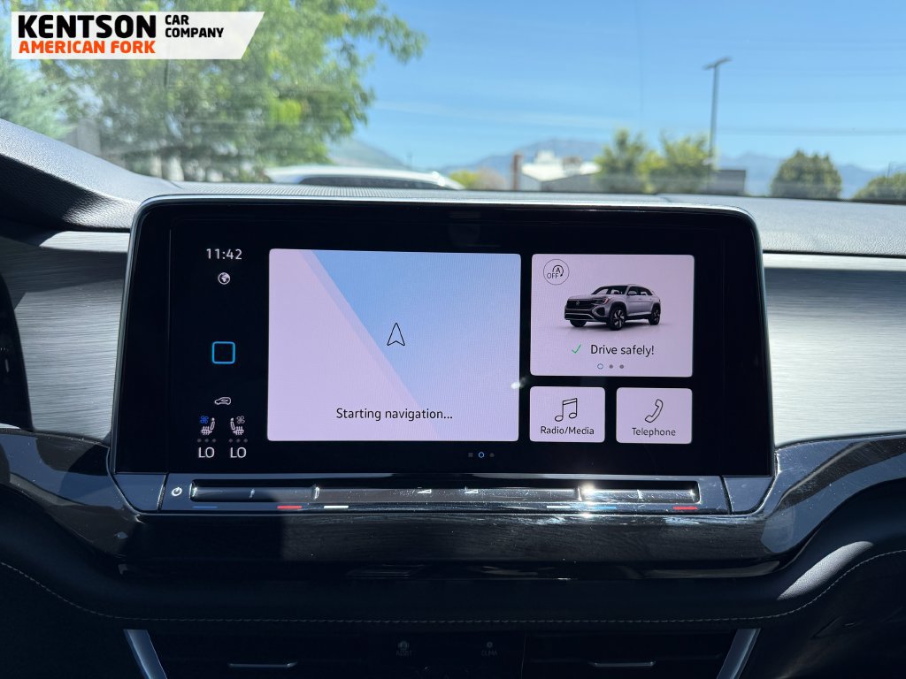 Used 2025 Volkswagen Atlas Cross Sport SE AWD/4WD image 22