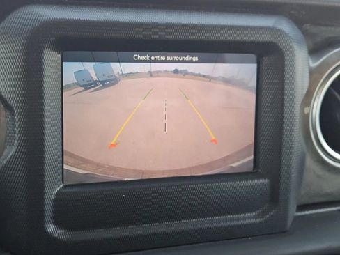 Used 2020 Jeep Wrangler Unlimited Sahara image 17