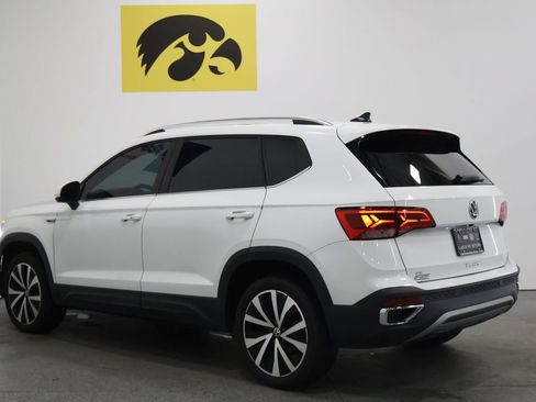 Used 2022 Volkswagen Taos SE w/ Panoramic Sunroof Package image 9