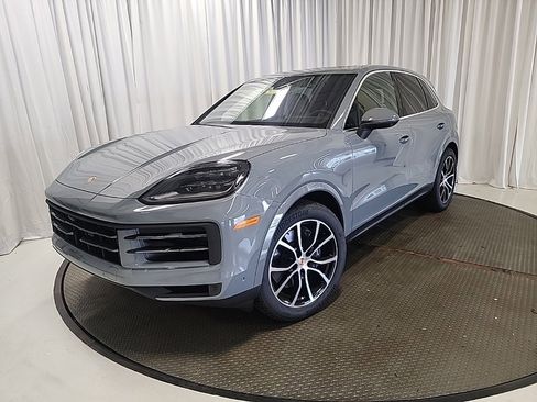 Used 2025 Porsche Cayenne image 1
