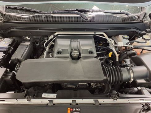 Used 2025 Chevrolet Colorado ZR2 w/ Technology Package AWD/4WD image 30