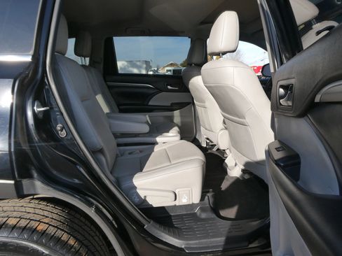 Used 2019 Toyota Highlander Limited image 30