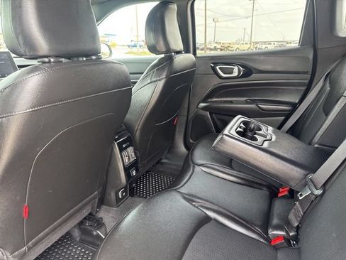 Used 2025 Jeep Compass Trailhawk AWD/4WD image 19