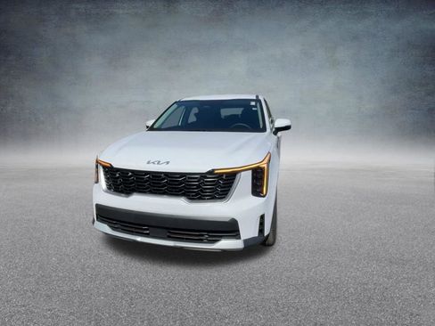 Used 2025 Kia Sorento LX image 7