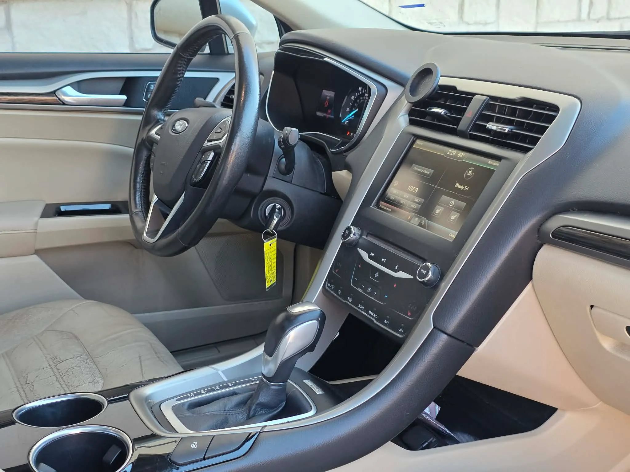 Used 2013 Ford Fusion SE FWD image 16
