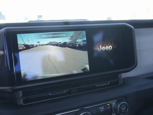 Used 2025 Jeep Gladiator Sport image 26