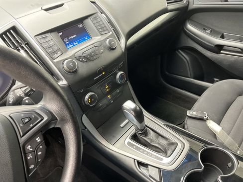 Used 2018 Ford Edge SE image 14