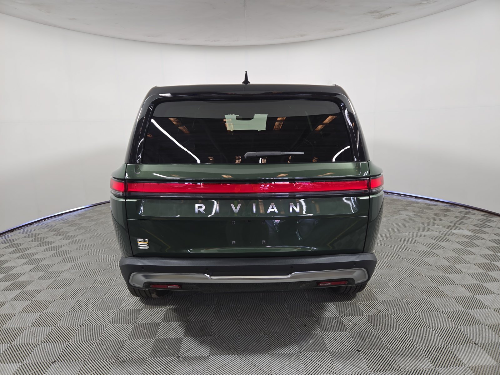 Used 2024 Rivian R1S Adventure Quad AWD/4WD image 4