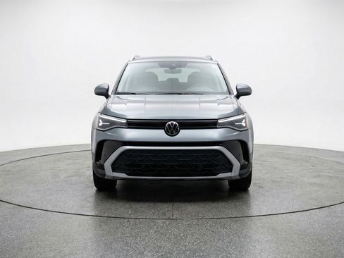 Used 2025 Volkswagen Taos SE image 2