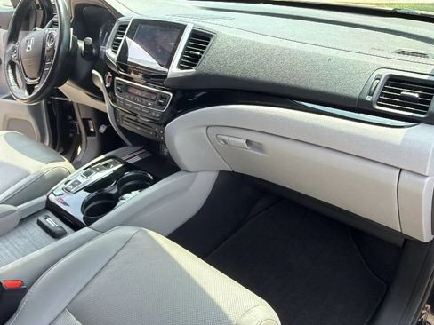 Used 2017 Honda Pilot Elite image 23