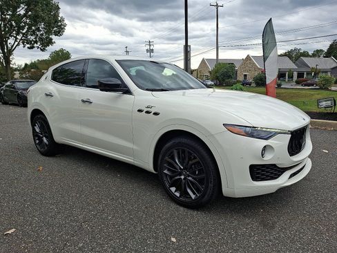 Used 2024 Maserati Levante GT Ultima AWD/4WD image 2