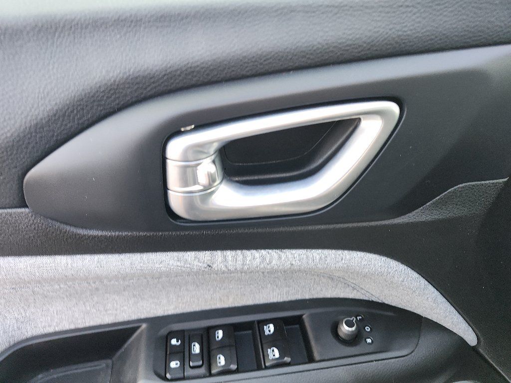 Used 2025 Jeep Compass Sport AWD/4WD image 18
