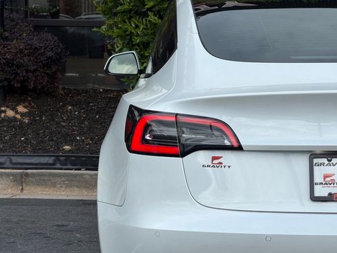 Used 2022 Tesla Model 3 Long Range AWD/4WD image 15