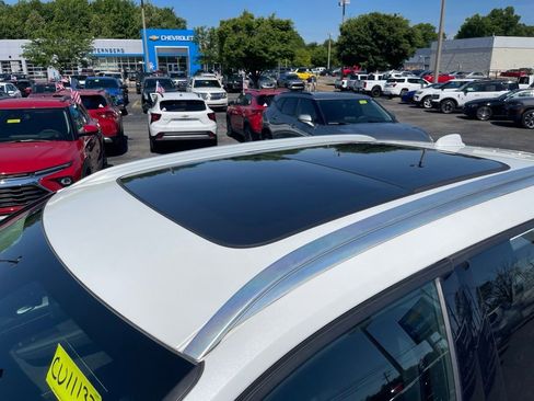 Used 2023 Volvo XC40 B5 Plus AWD/4WD image 5