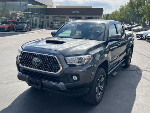Used 2019 Toyota Tacoma TRD Sport w/ Technology Package AWD/4WD image 2