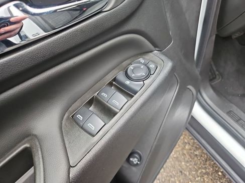 Used 2024 Chevrolet Equinox LT image 11