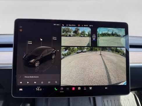 Used 2024 Tesla Model Y Long Range AWD/4WD image 16