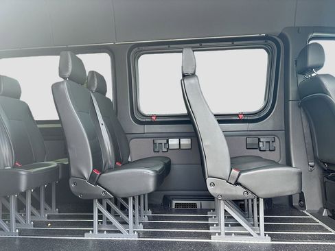 Used 2023 Mercedes-Benz Sprinter 3500 image 12