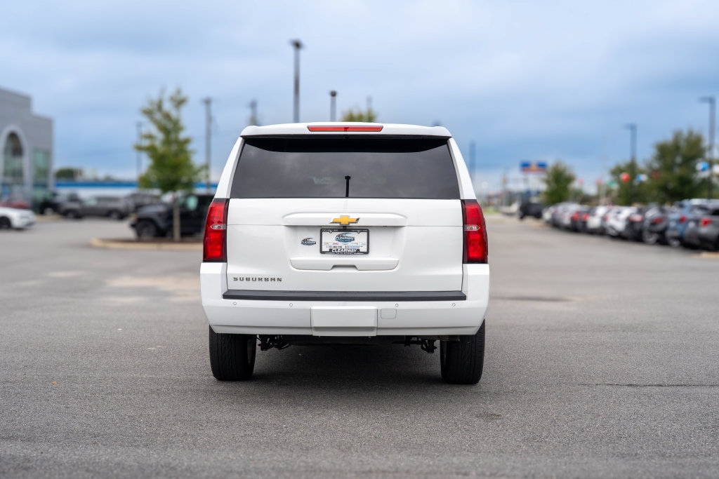 Used 2017 Chevrolet Suburban LT w/ Luxury Package AWD/4WD image 6
