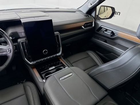 Used 2025 GMC Yukon Denali w/ Denali Reserve Package AWD/4WD image 28
