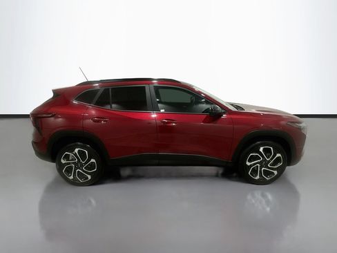 Certified 2025 Chevrolet Trax RS w/ Driver Confidence Package FWD image 8
