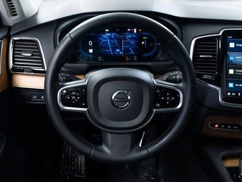 Used 2023 Volvo XC90 T8 Plus image 12