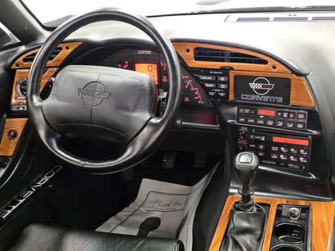 Used 1994 Chevrolet Corvette Coupe RWD image 17
