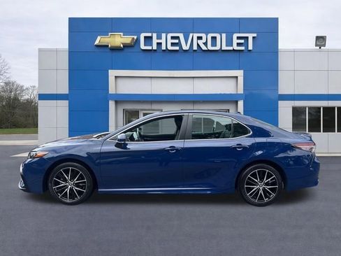 Used 2024 Toyota Camry SE FWD image 4