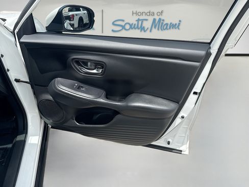 Certified 2024 Honda HR-V LX image 32