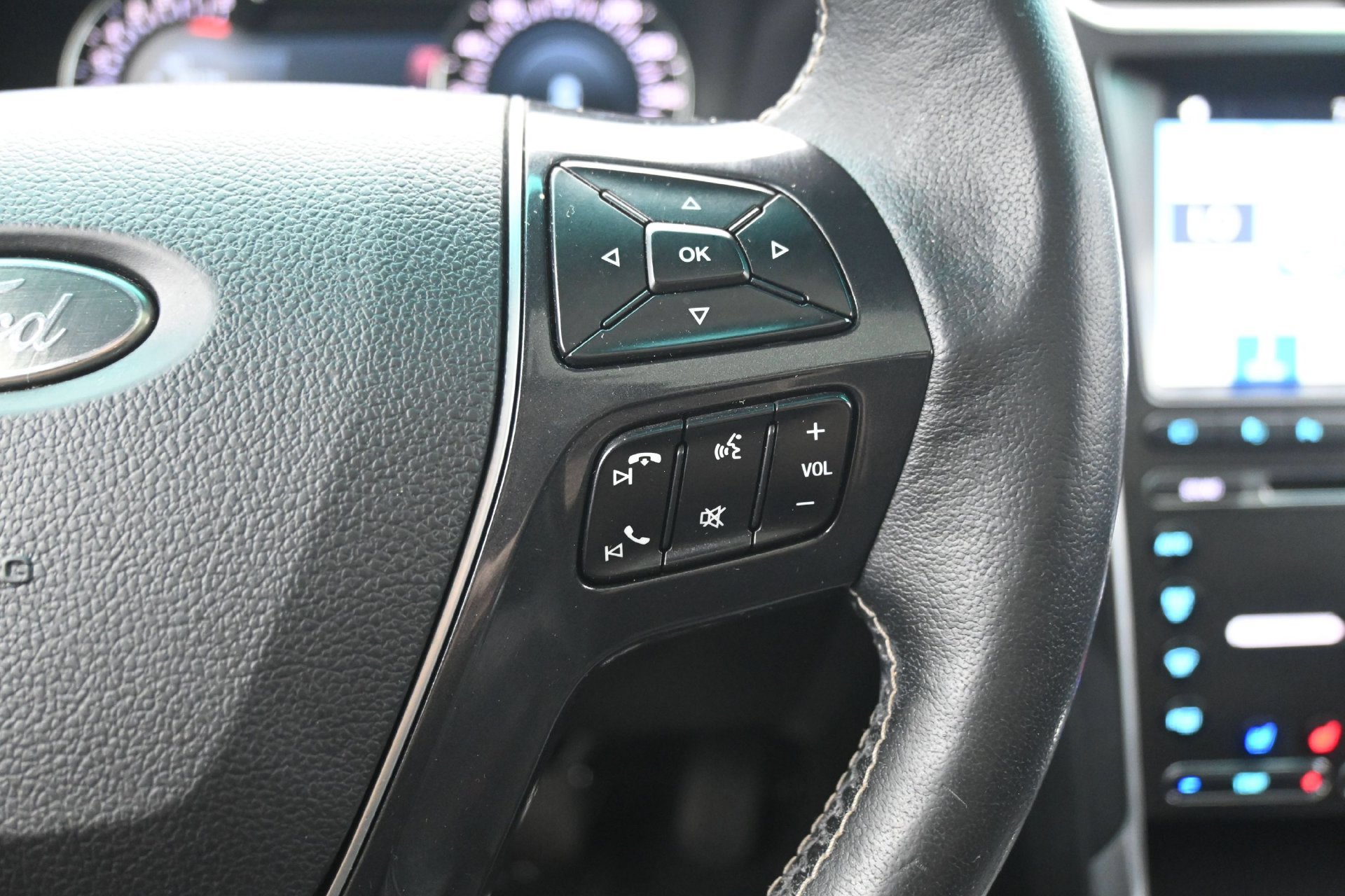 Used 2017 Ford Explorer Platinum AWD/4WD image 24