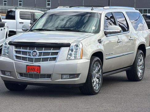 Used 2013 Cadillac Escalade ESV Platinum AWD/4WD image 9