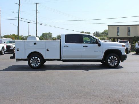 Used 2025 Chevrolet Silverado 2500 Custom w/ Custom Value Package AWD/4WD image 7