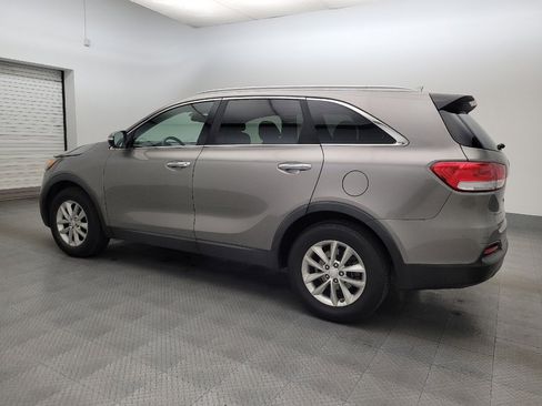 Used 2016 Kia Sorento LX w/ LX Convenience Package image 3