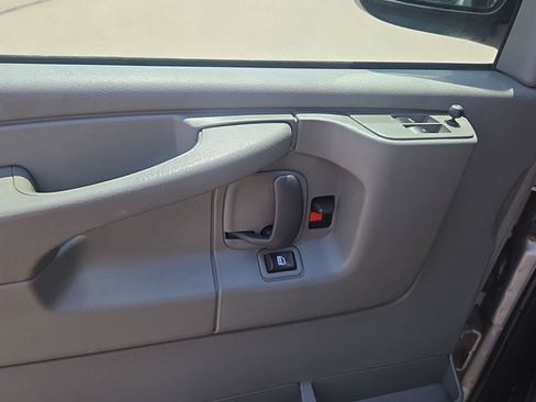 Used 2008 Chevrolet Express 1500 Passenger w/ LT Preferred Equipment Group RWD image 14